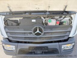 Mercedes-Benz Atego 818L Carrier Xarios600 seitli. Treppe TÜV