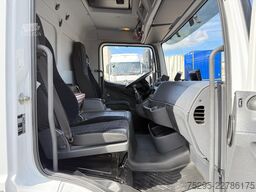 Mercedes-Benz Atego 818L Carrier Xarios600 seitli. Treppe TÜV