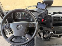 Mercedes-Benz Atego 818L Carrier Xarios600 seitli. Treppe TÜV