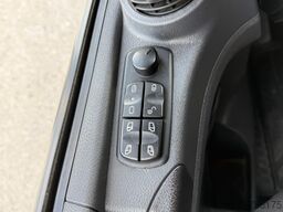 Mercedes-Benz Atego 818L Carrier Xarios600 seitli. Treppe TÜV