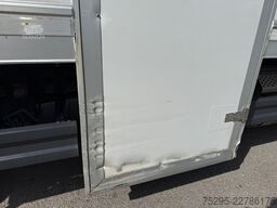 Mercedes-Benz Atego 818L Carrier Xarios600 seitli. Treppe TÜV