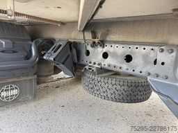 Mercedes-Benz Atego 818L Carrier Xarios600 seitli. Treppe TÜV