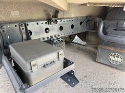Mercedes-Benz Atego 818L Carrier Xarios600 seitli. Treppe TÜV