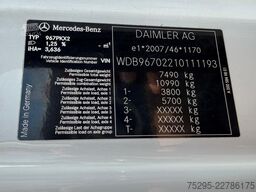 Mercedes-Benz Atego 818L Carrier Xarios600 seitli. Treppe TÜV