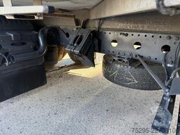 Mercedes-Benz Atego  818L Mitsubishi TDJ600D seitli. Treppe TÜV