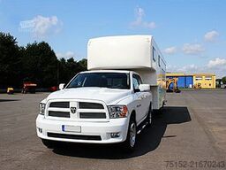  Kombination Dodge RAM 1500 und Homar Wohnsattelauflieger