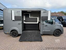 Renault Master Automaat Paardenwagen hengsten uitvoerin...