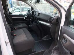 OPEL Nr. 8 Vivaro / 1.Hand / DoKa / AHK / Klima /Navi