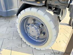 Combilift AISLE MASTER TRIPLEX 8500 FREE LIFT TOP1