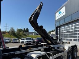 MAN TGS 35.480 8x4 Moser