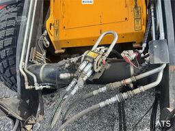 JCB 413S