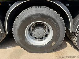 Mercedes-Benz AROCS 3240 8x4 TRIDEM + HIAB CRANE 211 E-6 HIPR...