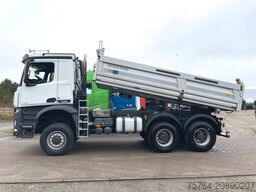 MERCEDES-BENZ 3351 Arocs/ABNEHMBARER Kran/Kipper/Bordmatik/6x6