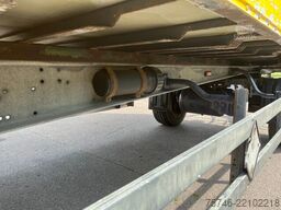 Schmitz Cargobull 4x WKO Lafette mit Tiefkühlkoffer-Wechselbrücke