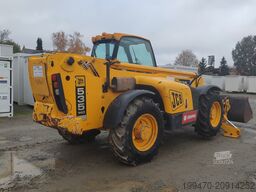 JCB 535-140 with forks and loading bucket