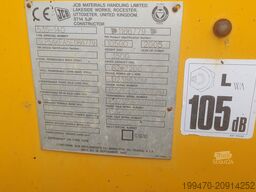 JCB 535-140 with forks and loading bucket