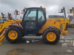 JCB 535-140 with forks and loading bucket
