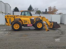 JCB 535-140 with forks and loading bucket