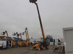 JCB 535-140 with forks and loading bucket