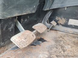 JCB 535-140 with forks and loading bucket