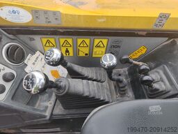 JCB 535-140 with forks and loading bucket