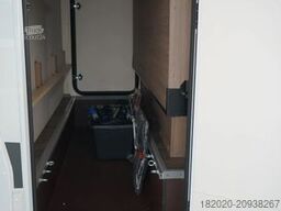 CARADO A 361 Pro (46) SAT, Navi, Stützen