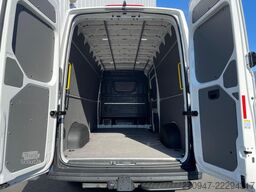 VOLKSWAGEN Crafter Kasten 35 L4H3 AHK RFK äden