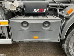 Volvo FM 330 6x4 Hiab 11 Tonmeter laadkraan Just 27.8...