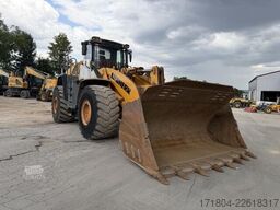 Liebherr L586 2plus2