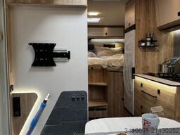 EURAMOBIL Xtura XT 686 EF Fahrassistenzpaket Solar Markise