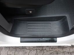 VOLKSWAGEN T6.1 lang / 1. Hand / PDC / Klima / FN: 42