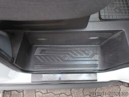 FORD 1. Hand / Rampe / 9 Sitzer / FN: 131