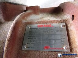 Feldbinder Powder tank alu 40 m3 + engine/compressor