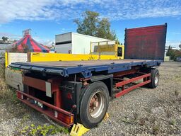 Schmitz Cargobull WF18 mit Plattform