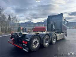 Scania R580 Tridem Hooklift w/ Crane hydraulics. Freshly