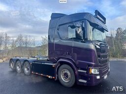 Scania R580 Tridem Hooklift w/ Crane hydraulics. Freshly