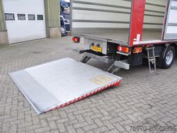 DAF LF 210 4X2 8 TONS  BOX + DHOLLANDIA