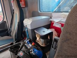 VOLVO FE 320 6x2/4 Abroller mit Cont. + Kran HMF 1820