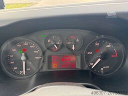 IVECO Daily Kasten 35S18 /6 Sitze/ 3.0L / 3,5T Anh.