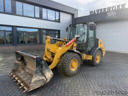 Caterpillar 906 With pallet forks | With Folding bucket | 3...