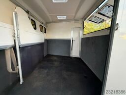  Steinsberger 3-Pferdeanhänger mit Bett