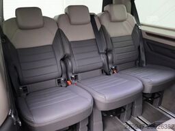 VOLKSWAGEN T7 Multivan Style lang ACC AHK SITZHZ NAVI LED