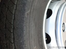 DAF LF 230 FA Bak+ Dhollandia klep 1500 KG 6 cilind...