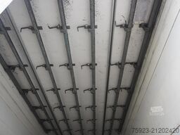 Van Eck Refrigerated trailer with meat hanging system