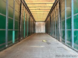 SCHMITZ CARGOBULL SCB*S3T MegaTrailer Curtainsider Edscha