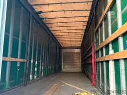 SCHMITZ CARGOBULL SCB*S3T MegaTrailer Curtainsider Edscha