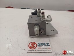Caterpillar Solenoid valve + press reduction Caterpillar