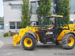JCB 535-95 / 3.5 T / range 9.5 m / joystick