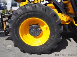 JCB 526-56 AGRI Plus / 5.6 m / joystick