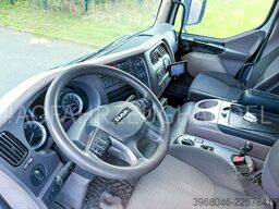 DAF LF 210 Fleischerhacken-Automatik-Carrier